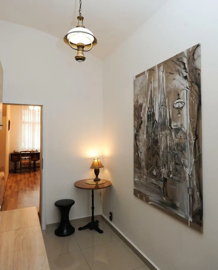 Antique Apartment In Prag